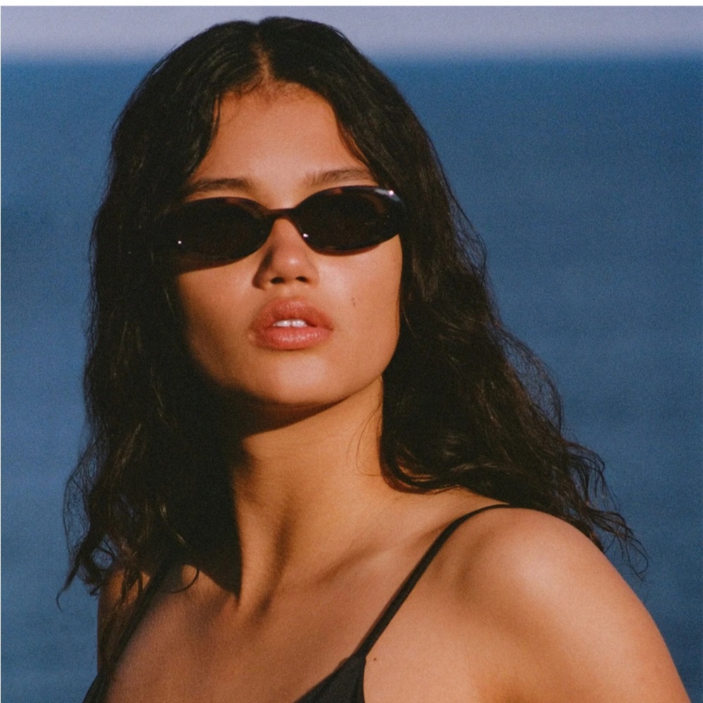 Le Specs OUTTA LOVE | TORT GREEN MONO